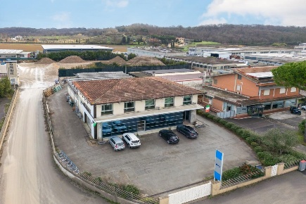 Foto Capannone industriale a Bientina Centro di 1100 m² con 10 locali
