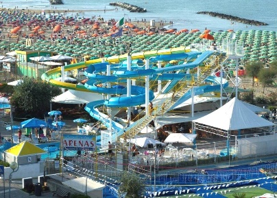 Foto Hotel a Rimini di 850 m² con 21 locali in vendita