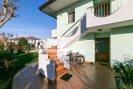 Foto Villa bifamiliare a Quarto d'Altino di 180 m² con 8 locali in vendita