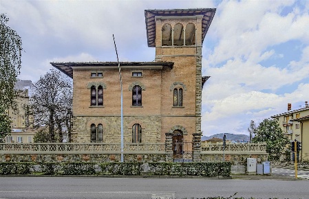 Foto Villa unifamiliare a San Giovanni Valdarno di 750 m² con 22 locali