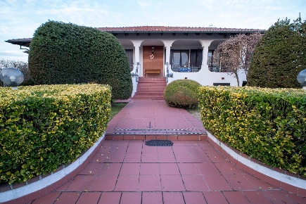 Foto Villa unifamiliare in via Hermada  6, Trino Centro di 400 m²