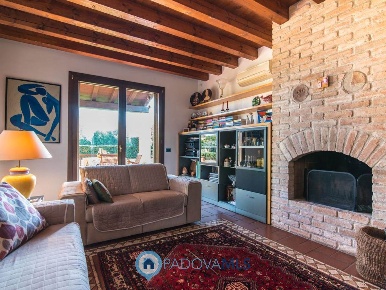 Foto Casa indipendente a Cadoneghe Mejaniga di 254 m² con 11 locali