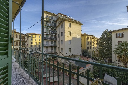 Foto Appartamento in via Lambruschini, Firenze di 174 m² con 6 locali
