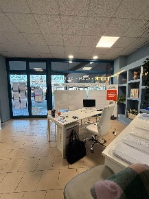 Foto Negozio a Novellara Centro di 60 m² con 4 locali in affitto