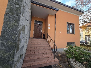 Foto Villa unifamiliare in Viale Ugo Foscolo 46, Monza Buonarroti di 200 m²