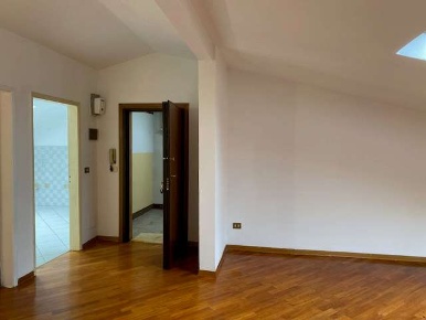 Foto Appartamento in via montello, Prato Chiesanuova di 75 m² con 4 locali