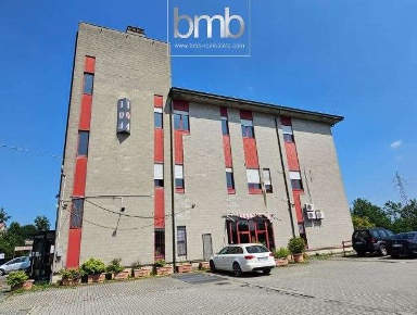 Foto Ufficio in Corso Vercelli 104, Ivrea di 3966 m² con 70 locali