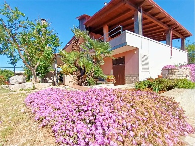 Foto Villa unifamiliare in contrada polignano  1, Conversano di 275 m²