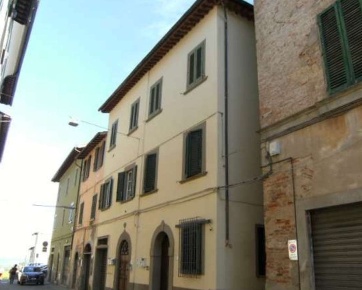 Foto Appartamento in Via Castruccio Castracani, Fucecchio Centro di 101 m²