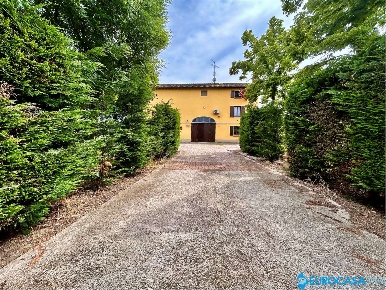 Foto Casa indipendente in via tre ponti, Carpi Cibeno di 573 m² in vendita