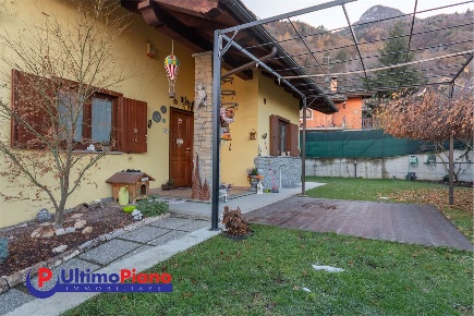 Foto Casa indipendente in Frazione Cheniere 36, Pollein Centro di 213 m²