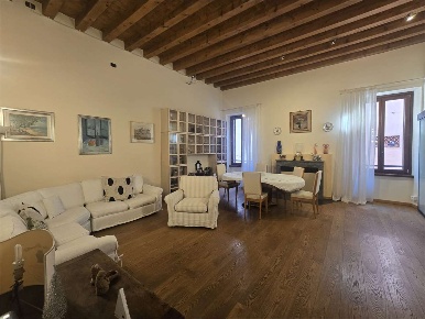 Foto Appartamento in vicolo dietro chiesa filippini, Verona Centro Storico