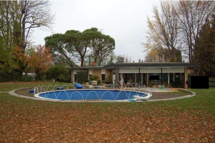 Foto Villa unifamiliare in Via Mazzini, Albizzate di 437 m² con 1 locali