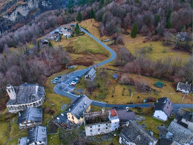 Foto Rustico in piazza chiesa, Premia Centro di 510 m² con 10 locali