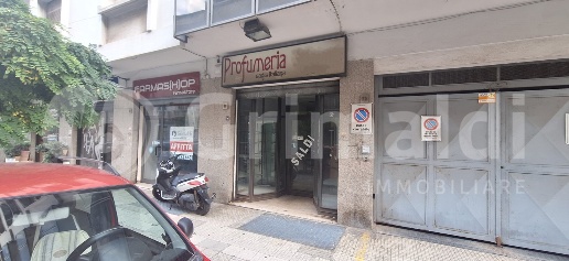 Foto Negozio in Via Centonze 71, Messina San Martino di 80 m² con 2 locali