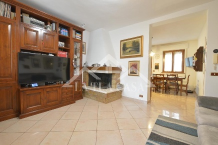 Foto Villa a schiera a Viareggio Torre del Lago di 97 m² con 4 locali