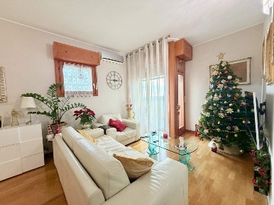 Foto Appartamento in Via Saponaro 18, Milano Gratosoglio di 87 m²