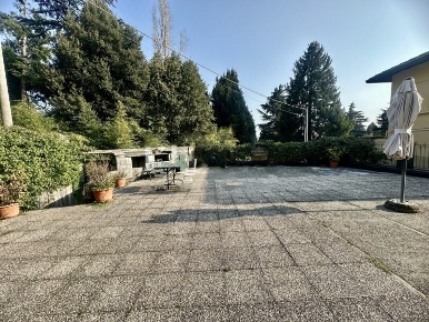 Foto Villa unifamiliare in via Roma  4, Proserpio di 297 m² con 13 locali
