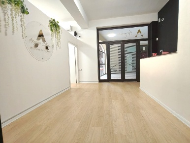 Foto Locale commerciale in Via Roma  193, Mascalucia Centro di 70 m²