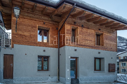 Foto Villa bifamiliare in Rue Sonveulla, Cogne Centro di 132 m² in vendita