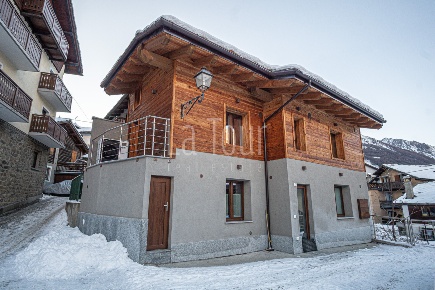 Foto Villa bifamiliare in Rue Sonveulla, Cogne Centro di 132 m² in vendita