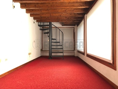 Foto Ufficio a Bassano del Grappa di 80 m² con 3 locali in affitto