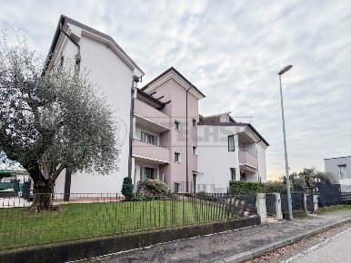 Foto Appartamento in Via Marinai d'Italia, Creazzo Centro di 101 m²