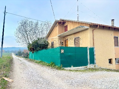 Foto Appartamento a Fano di 120 m² con 4 locali in vendita