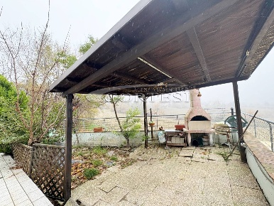 Foto Appartamento a San Costanzo di 80 m² con 6 locali in vendita