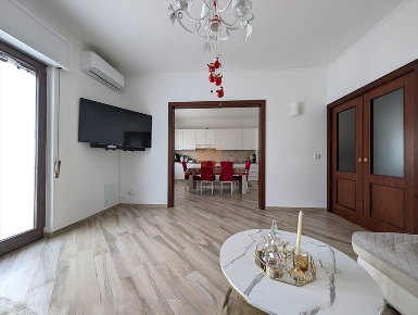 Foto Appartamento in VIA PAOLO EMILIO, Trani di 122 m² con 4 locali
