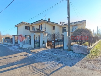Foto Villa bifamiliare in fermi, Dormelletto di 160 m² con 3 locali