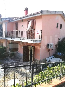 Foto Villa unifamiliare in Via Torazzi 65, Galluccio di 60 m² con 3 locali