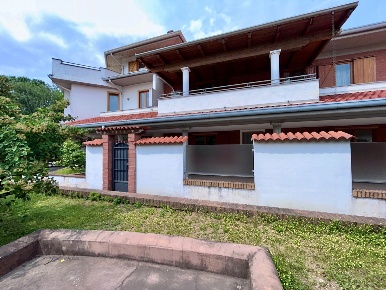 Foto Appartamento in Via de gasperi 48, Dorno Centro di 232 m² con 5 locali