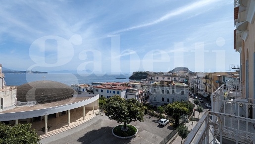 Foto Appartamento in Via Roma 00, Bacoli Centro di 80 m² con 3 locali