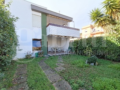 Foto Appartamento in Viale delle Viole 46D, Anzio di 55 m² con 3 locali