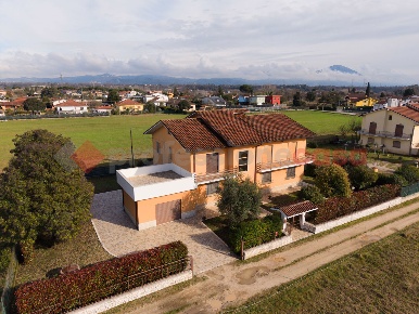 Foto Casa indipendente in Via CORNETE II TRAVERSA SNC, Ceprano Centro
