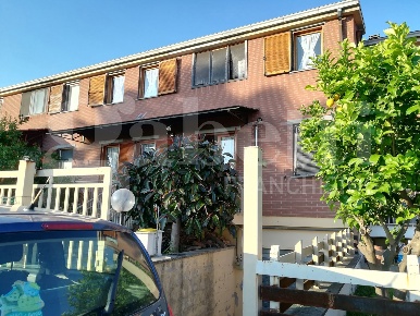 Foto Villa a schiera in medaglie d'oro, Sparanise di 200 m² con 5 locali