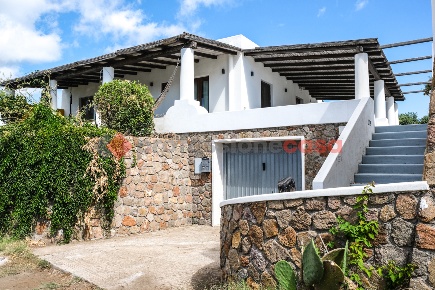 Foto Villa singola in Via Monte Gallina snc, Lipari di 250 m² con 5 locali