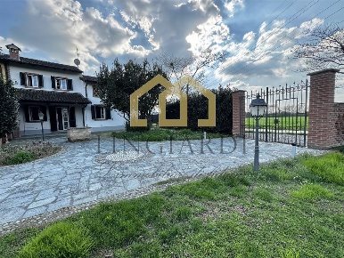 Foto Villa unifamiliare in Cascina Calvenzano, Lodi di 135 m² con 4 locali