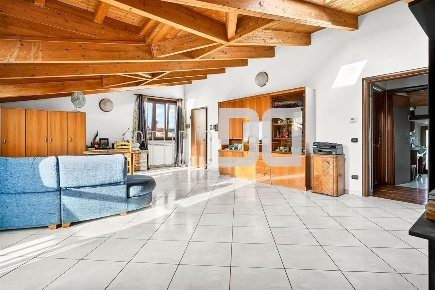 Foto Villa bifamiliare in via Rubicone, Cesano Maderno di 240 m² in vendita