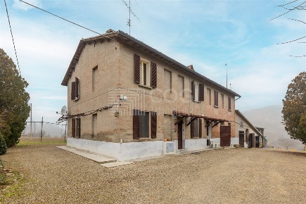Foto Rustico in Via Ponticelli Pieve, Imola Ponticelli di 457 m² in vendita