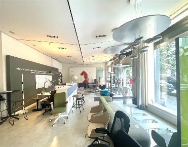 Foto Negozio in Corso di Porta Vittoria, Milano Guastalla di 420 m²