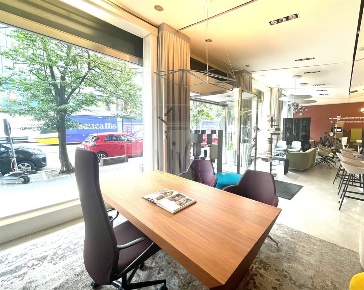 Foto Negozio in Corso di Porta Vittoria, Milano Guastalla di 420 m²