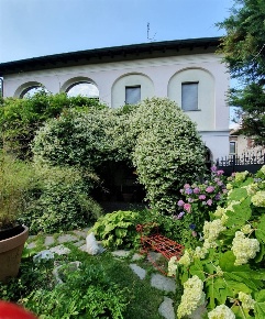 Foto Casa indipendente a Samarate di 420 m² con 8 locali in vendita