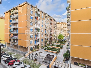 Foto Appartamento in Via Tuscolana 859, Roma Cinecittà di 70 m² in vendita