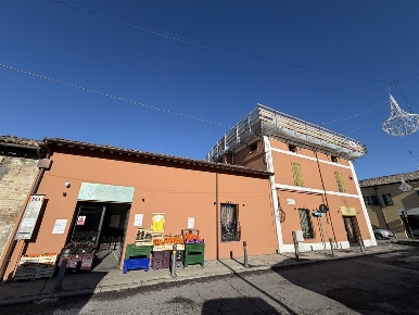 Foto Negozio a Ravenna di 175 m² con 5 locali in vendita