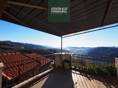 Foto Appartamento a Calice al Cornoviglio di 171 m² con 9 locali in vendita