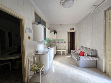 Foto Appartamento a Gela di 90 m² in vendita