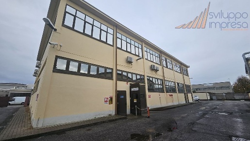 Foto Capannone industriale in Via Papa Giovanni xxiii, Rodano Millepini