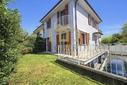Foto Villa unifamiliare in Via della Camolina, Lodi Fanfani di 175 m²